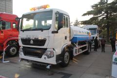中國(guó)重汽 HOWO-T5G重卡 180馬力 4X2 灑水車(chē)