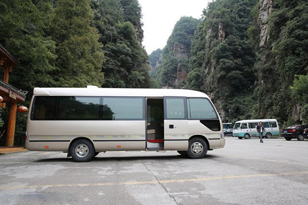 側(cè)圍裝飾條不但有效保護(hù)車身側(cè)圍受到意外摩擦，同時增添車身側(cè)圍美觀性 商用車