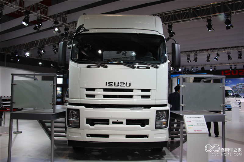 2015上海車(chē)展 五十鈴VC46重型牽引車(chē)