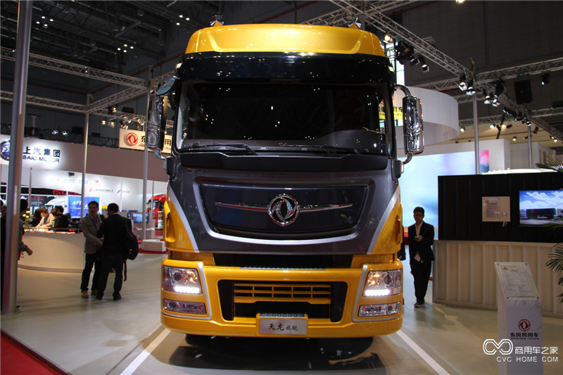 2015上海車(chē)展 東風(fēng)天龍旗艦牽引車(chē)