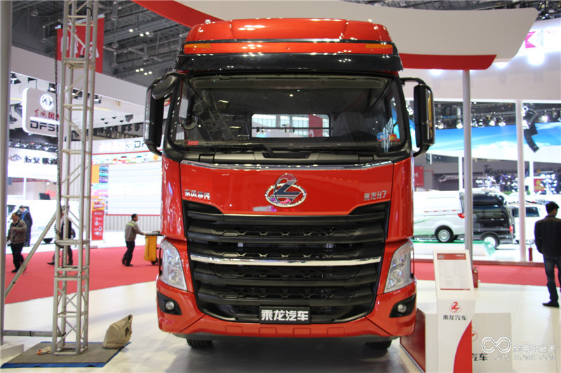 2015上海車展 東風(fēng)柳汽H7 6*2牽引車