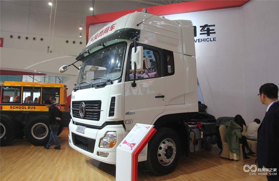 東風(fēng)天龍重卡 385馬力 4X2 牽引車(chē)(DFL4251A)