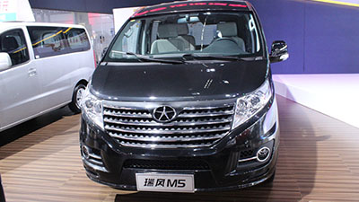 2015重慶車(chē)展 江淮瑞風(fēng)M5 6檔手動(dòng)商務(wù)型