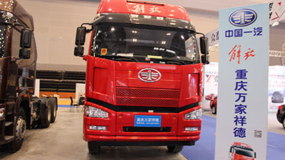 2015重慶車(chē)展中國(guó)一汽J6P-350載貨車(chē)底盤(pán)