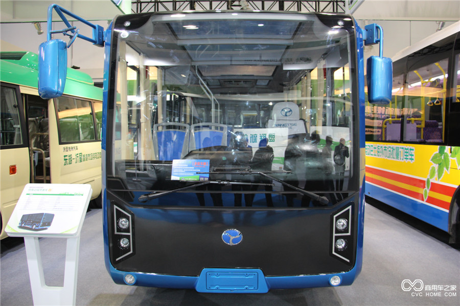 2015節(jié)能與新能源汽車成果展揚子江6.1米城市客車