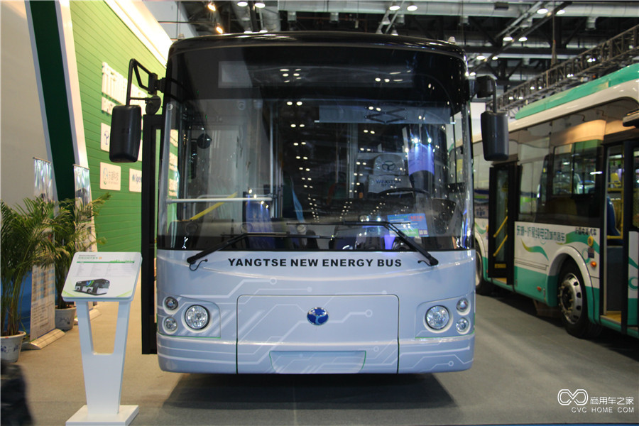 2015節(jié)能與新能源成果展 揚子江8.2米純電動城市客車