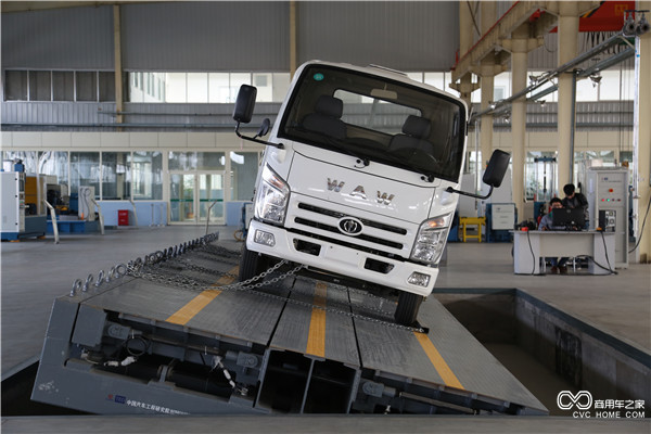 機(jī)動(dòng)車側(cè)傾試驗(yàn)臺.jpg