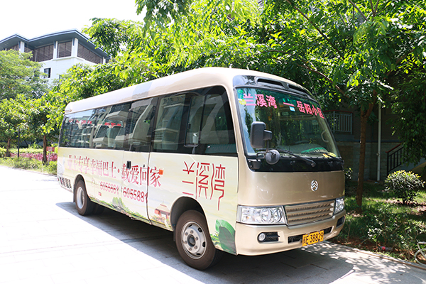 1 金旅純電動考斯特服務(wù)蘭溪灣.jpg