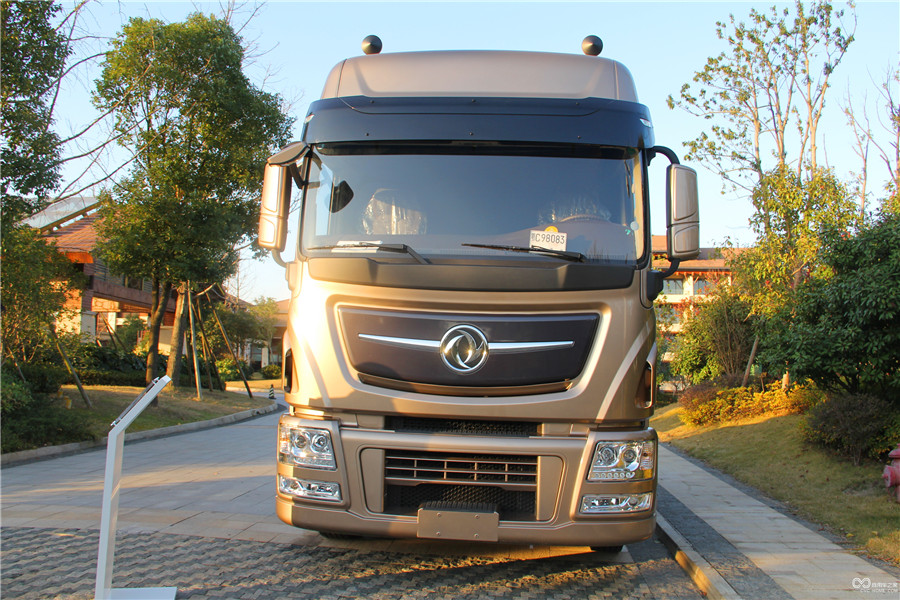 東風(fēng)商用車2016年會(huì)牽引車新品