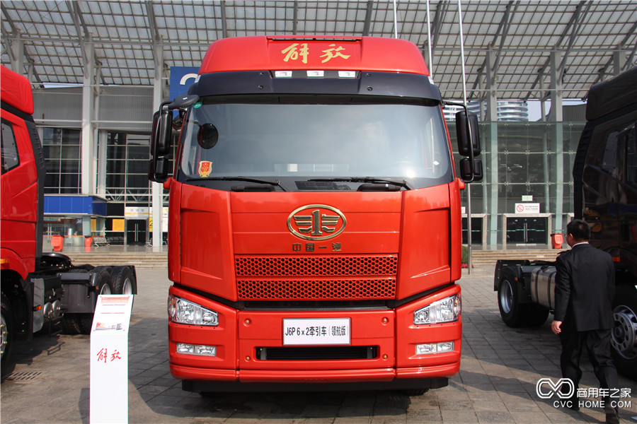 2016解放商務(wù)年會(huì)展車(chē) J6P 6*2領(lǐng)航版牽引車(chē)