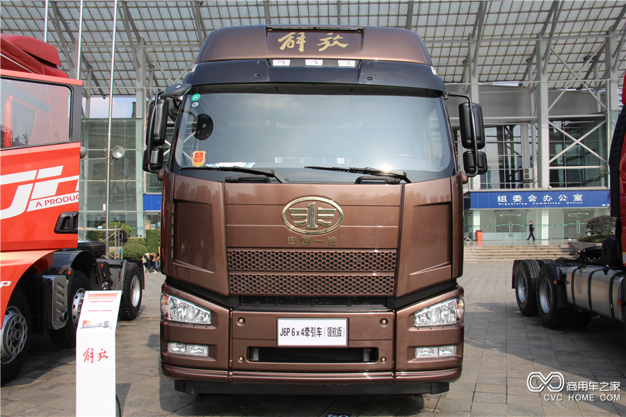 2016解放商務(wù)年會(huì)展車(chē) J6P 6*4領(lǐng)航版牽引車(chē)