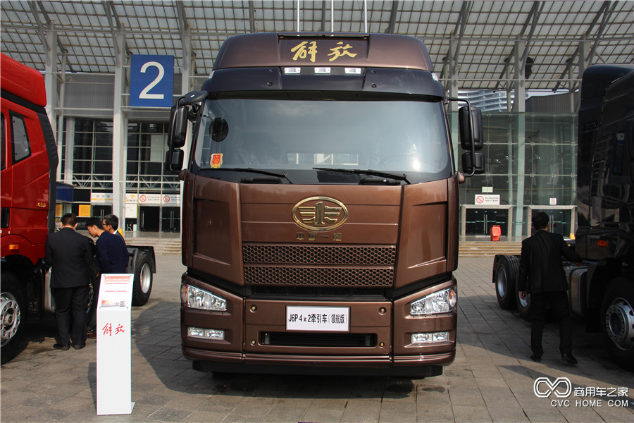 2016解放商務(wù)年會(huì)展車(chē) J6P 4*2領(lǐng)航版牽引車(chē)
