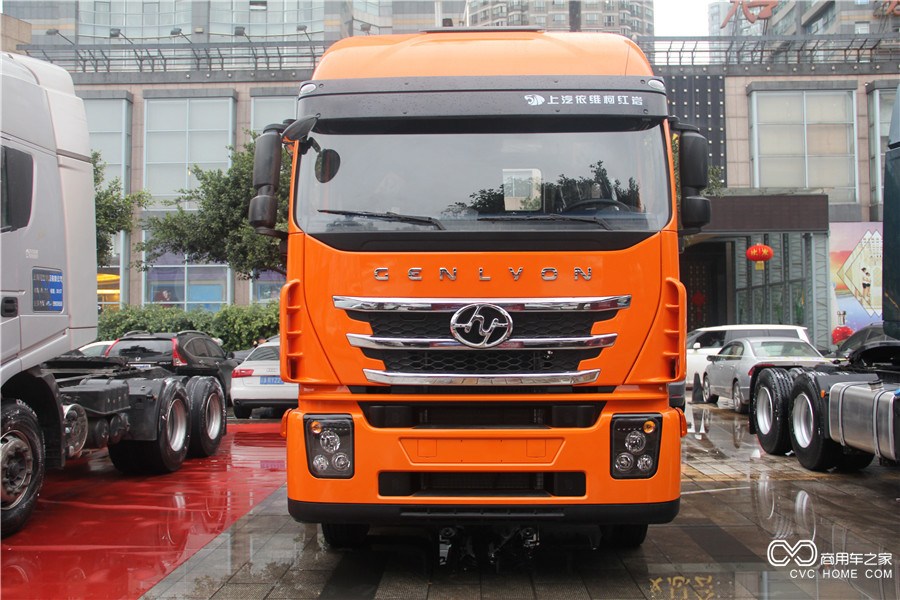 2016上汽依維柯紅巖年會(huì)展車 全新杰獅6*4 480 牽引車