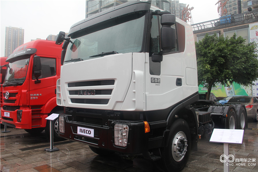 2016上汽依維柯紅巖年會(huì)展車 全新杰獅682牽引車