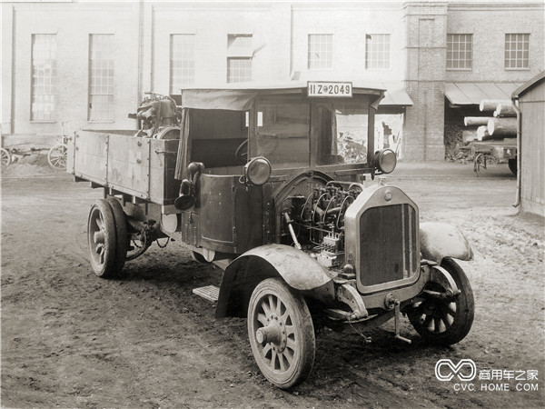 1924年，曼恩第一輛柴油直噴發(fā)動機卡車誕生。.jpg