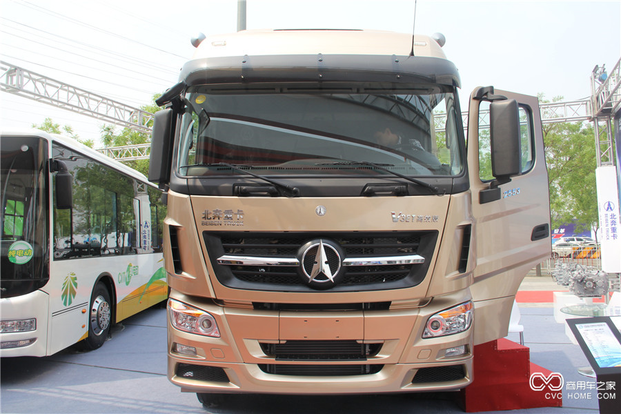 2016北京車展 北奔重汽E3VT 6*4 530馬力牽引車
