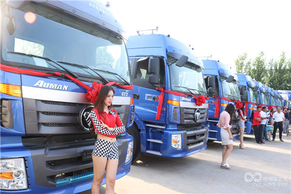 交付恒興物流的全新一代?；愤\(yùn)輸車.JPG