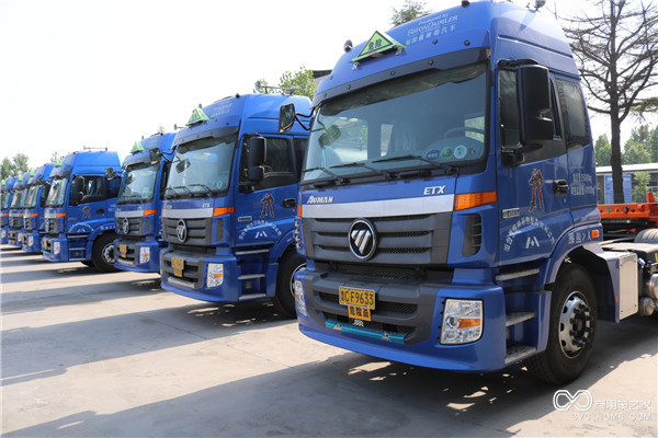 恒興物流已投入運(yùn)營的全新一代歐曼?；愤\(yùn)輸車.JPG