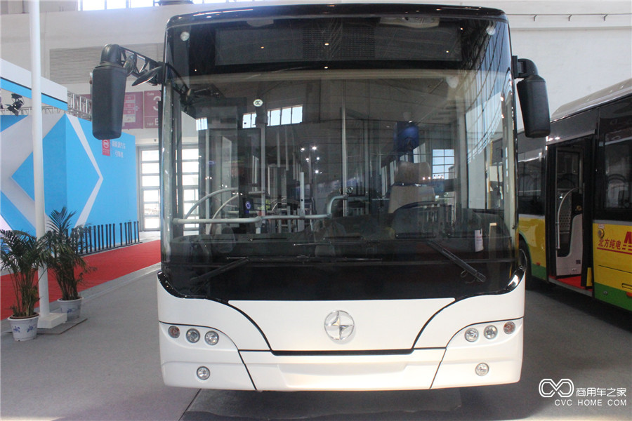 2016北京道路運(yùn)輸展 北方12米LNG城市公交車(chē)