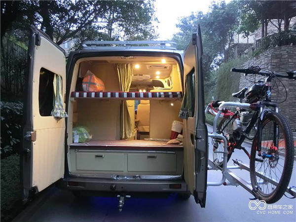 20160729 勾一筆南方山水，潑一丈塞北豪情，大通房車車主羅曉平《探索》如畫人生-內(nèi)飾3.jpg
