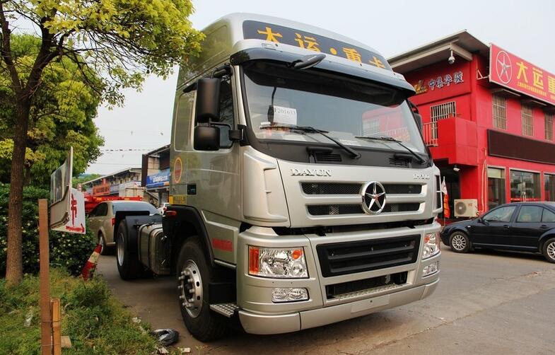 大運(yùn) N8E重卡 290馬力 4X2牽引車(CGC4108WD42)