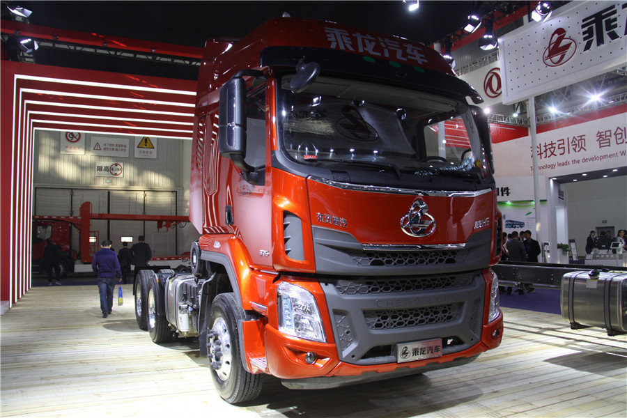 2017武漢車(chē)展 東風(fēng)柳汽乘龍H5 6*4 375馬力牽引車(chē)