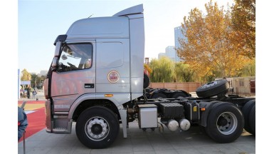 大運(yùn)N8H 重卡 430馬力 6X4牽引車