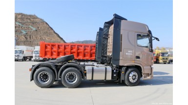 東風(fēng)天龍旗艦520牽引車(chē)