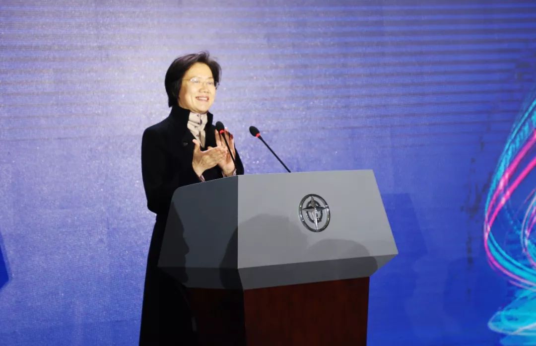 咸陽市委副書記、市長衛(wèi)華主持下線儀式
