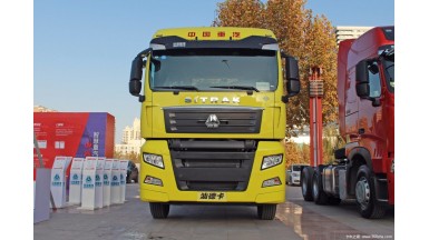 中國(guó)重汽 汕德卡SITRAK C7H重卡 輕量化版 430馬力 6X4 LNG牽引車(chē)(ZZ4256V384HE1LB)