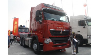 中國(guó)重汽豪沃T7H 540 1000L油箱暢行版牽引車(chē)