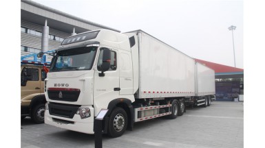 中國(guó)重汽豪沃T7H 480馬力中置軸貨運(yùn)列車(chē)